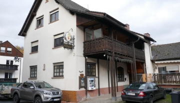 Frammersbach Habichsthal: Mehrfamilienhaus - ehemalige Gaststätte, 5 Garagen, Terrasse.....